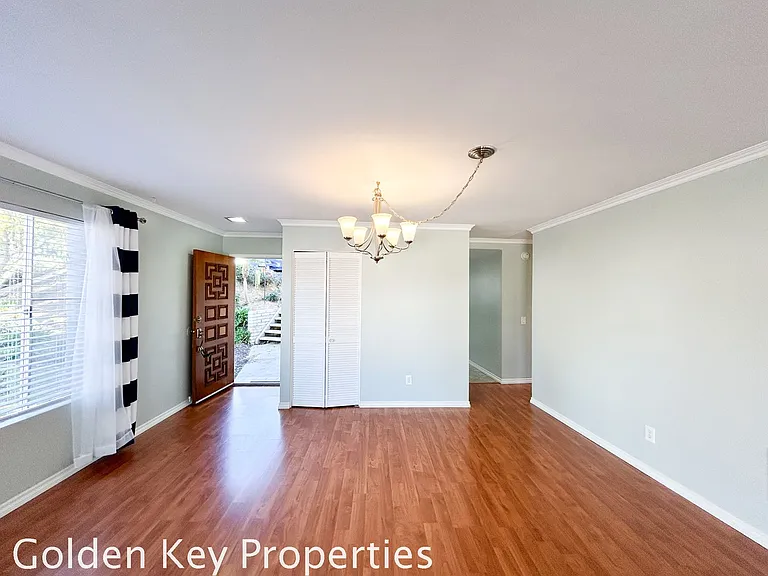 918 Caminito Estrada #E — Photo 6