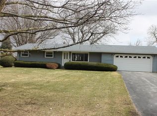 9023 Roanoke Rd, Stafford, NY 14143