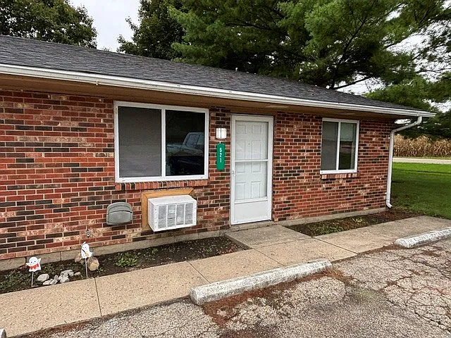 2 bed, 748 sqft, $995 — Photo 1