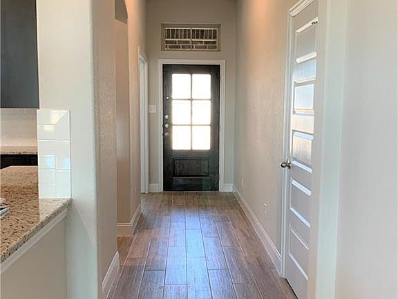 4th image of 1347 Hillsong St