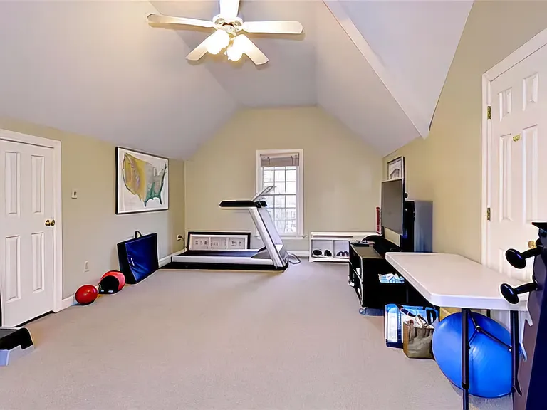 125 Woodmere Ct — Photo 14