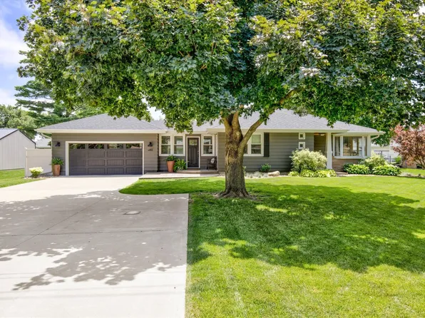 602 W 2nd St, Prairie City, IA 50228