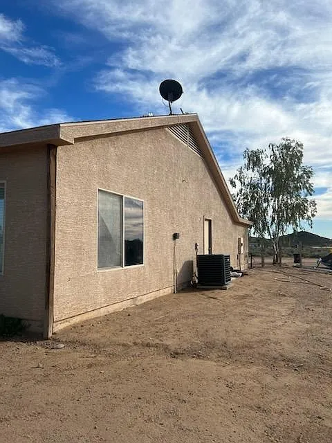 5 bed, 2080 sqft, $2,499 — Photo 3