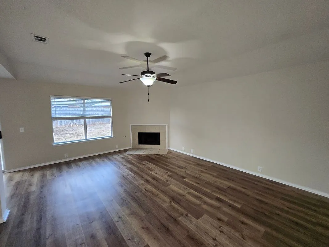 3 bed, 2.0 bath, 1507 sqft, $2,000 — Photo 3