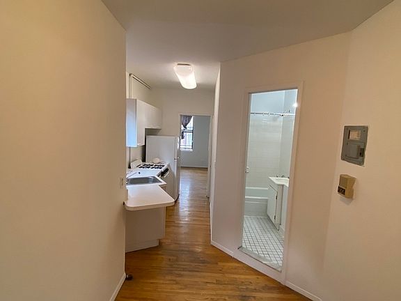 5th image of 223 E 10th St APT 19