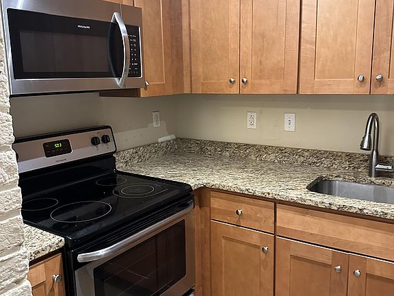 3rd image of 1142 W Grace St APT G8