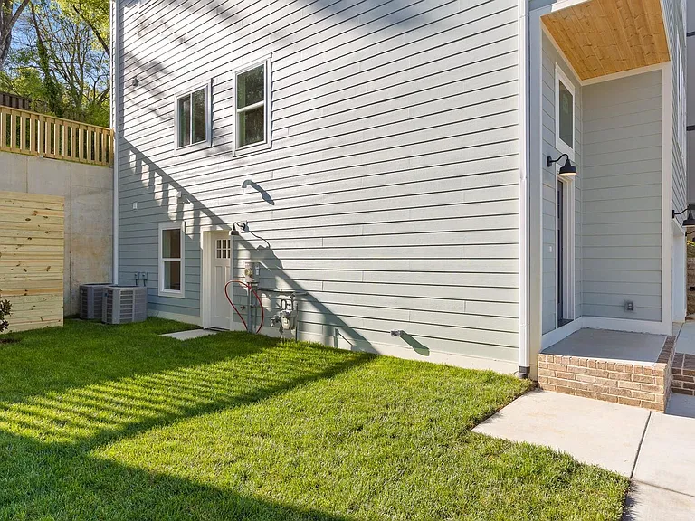638 Ladd Ave — Photo 41