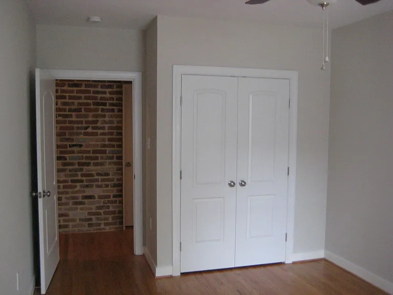 715 W Clay St — Photo 8