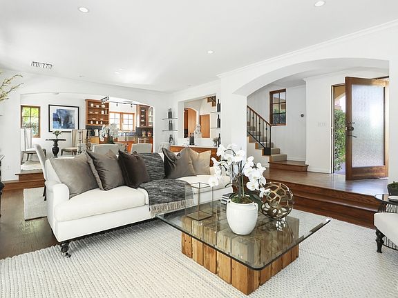 3rd image of 636 Westmount Dr