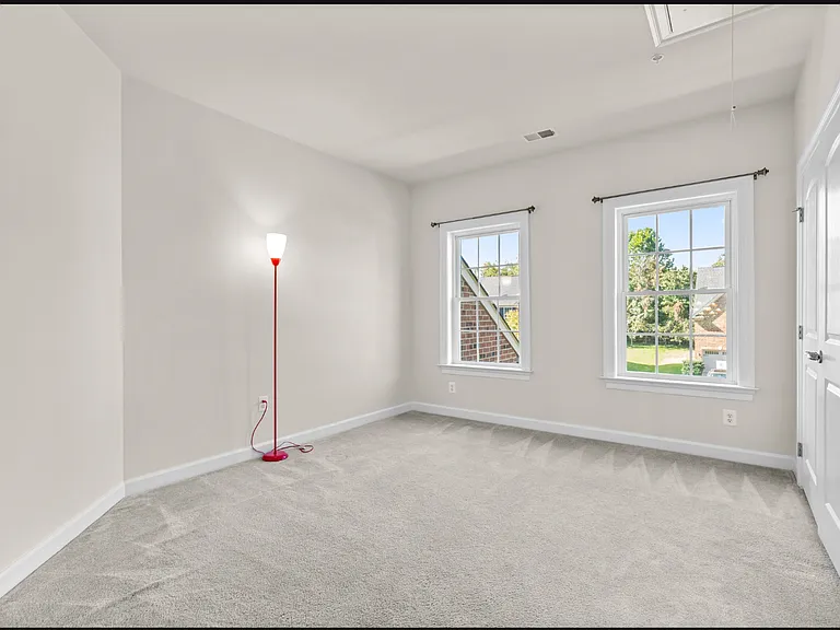 208 Bottsford Ave — Photo 24