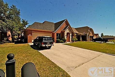 2nd image of 1420 Lauren Ln