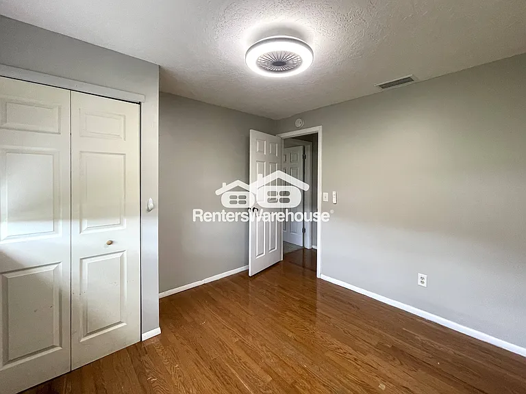 802 Embassy Rd — Photo 28