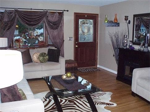 2nd image of 315 Campbell St
