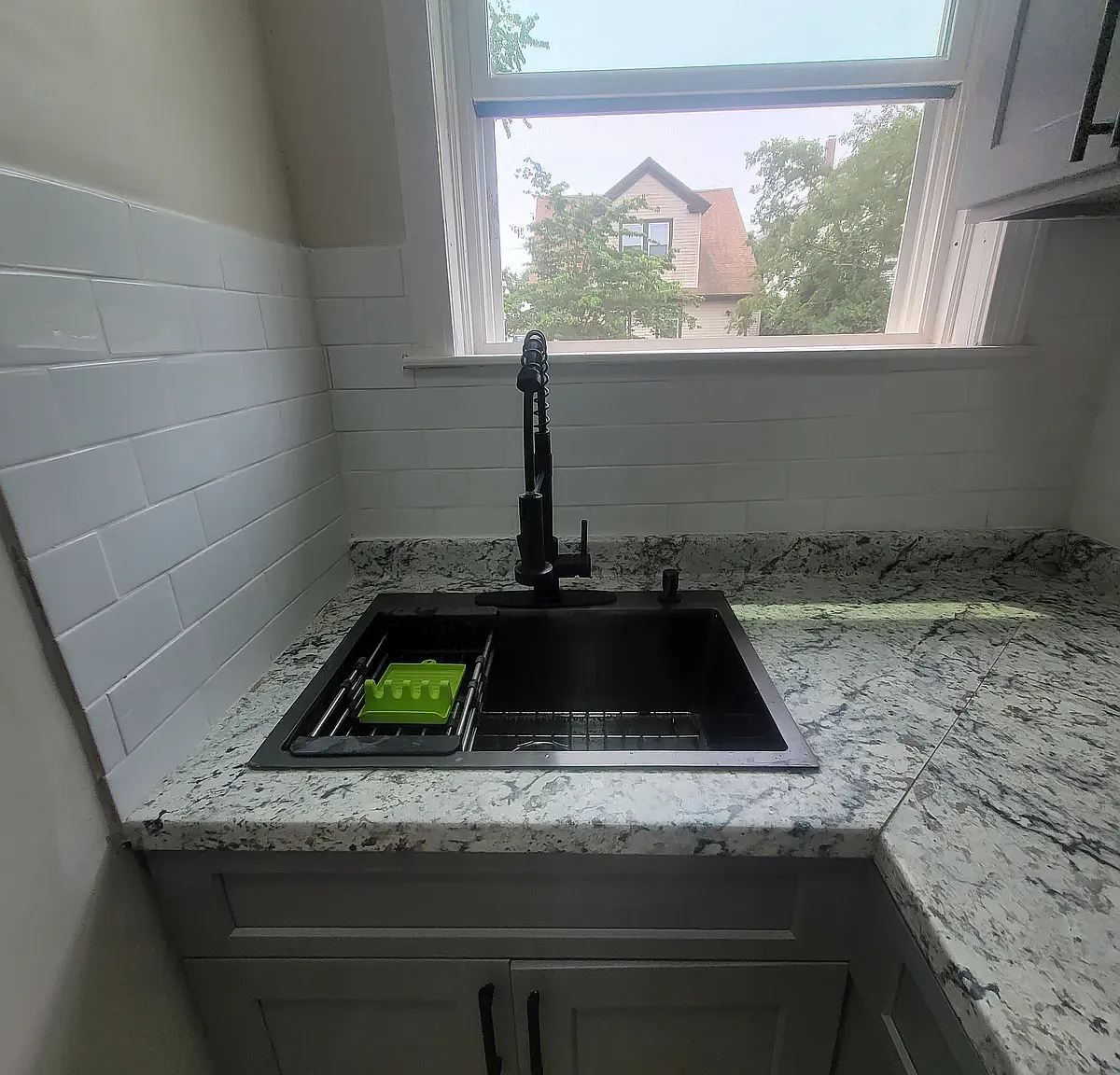 3 bed, 1200 sqft, $2,000 — Photo 3