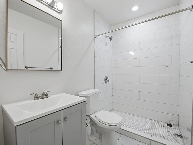635 Emory St #14 — Photo 9
