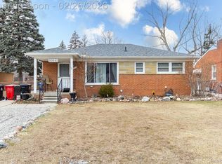 30641 Park St, Roseville, MI 48066