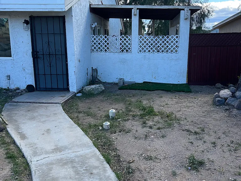 380 Riverfront Dr #B — Photo 4
