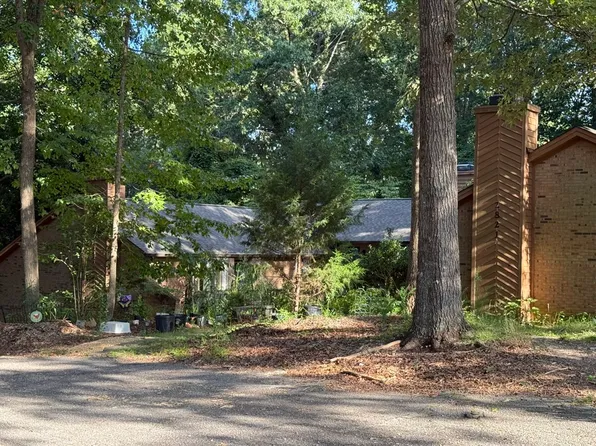 2821 Seclusion Ct, Raleigh, NC 27612