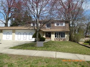 5242 Crain St, Skokie, IL 60077