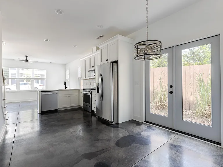 1120 Gurley St #B — Photo 4