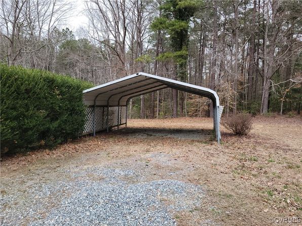 683 Oakes Landing Rd, Saluda, VA 23149