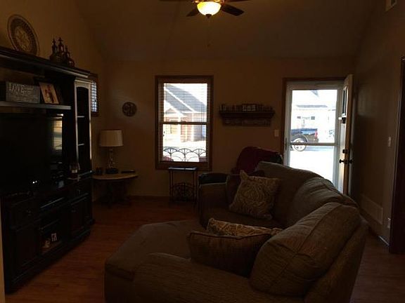 3rd image of 4812 N Creekwood Dr
