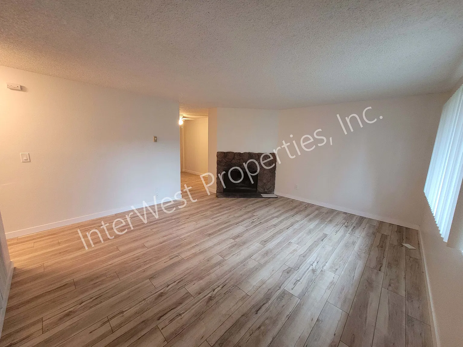 2 bed, 850 sqft, $1,595 — Photo 2