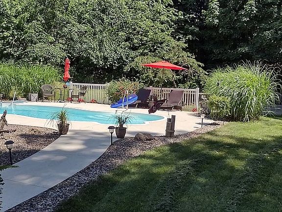 3rd image of 407 Clouser Hollow Rd
