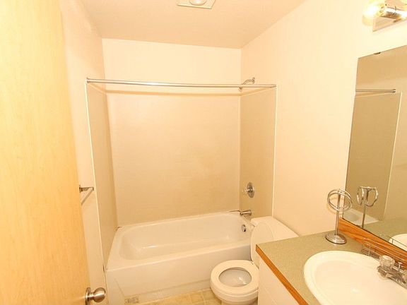 5th image of 6630B Corson Ave S