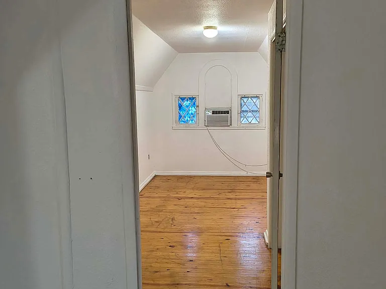 511 N Meridian St #B — Photo 7