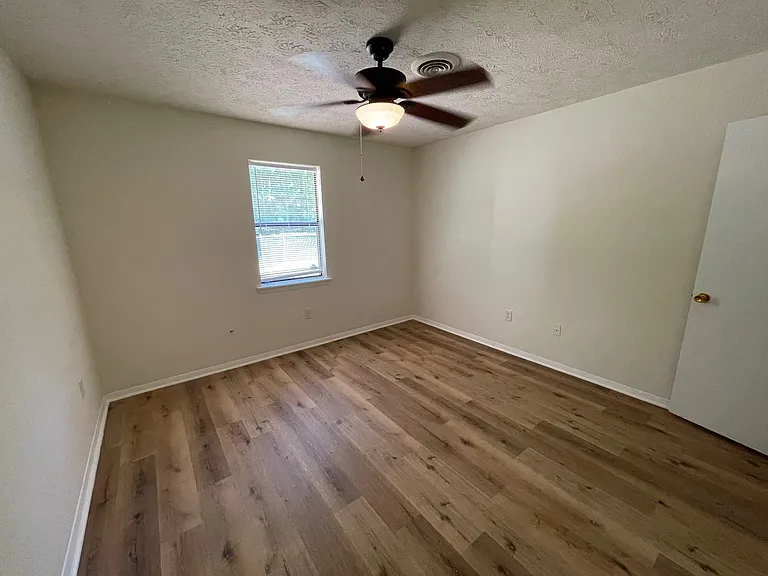 105 Redstone Dr — Photo 6