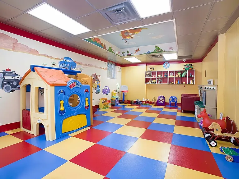 200 E 32nd St #35E — Photo 18