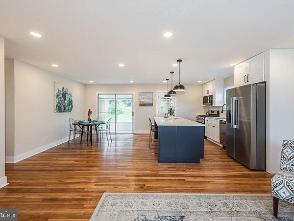 3rd image of 1406 Glenwilde Rd