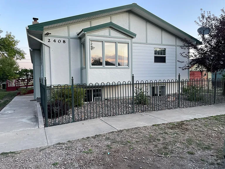 2408 Main St — Photo 15