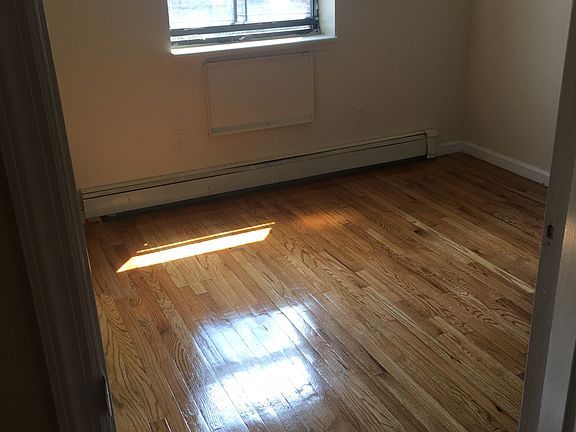 4th image of 633 E 229th St APT 3