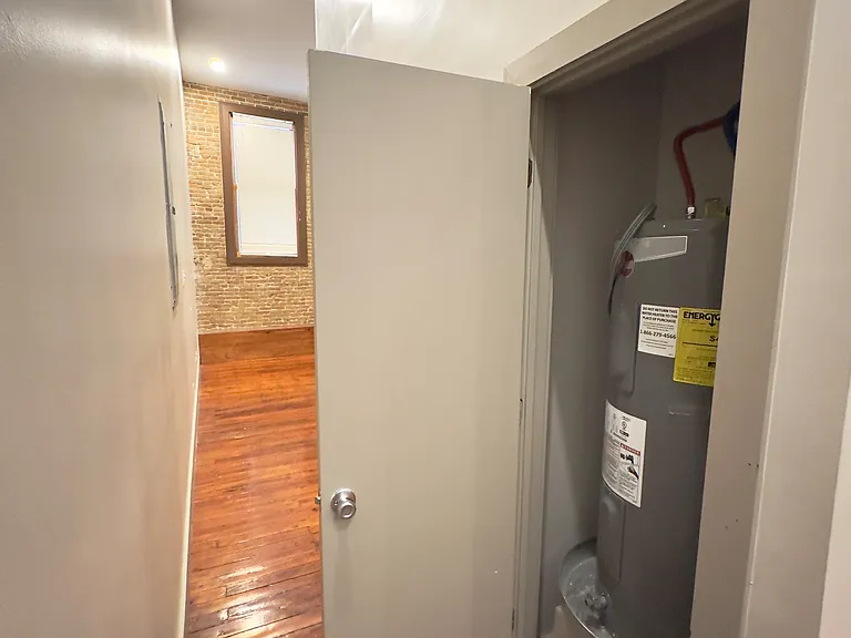321 S Flores St #106 — Photo 11