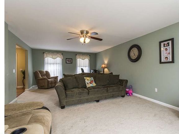 4th image of 100 Hatchery Dr