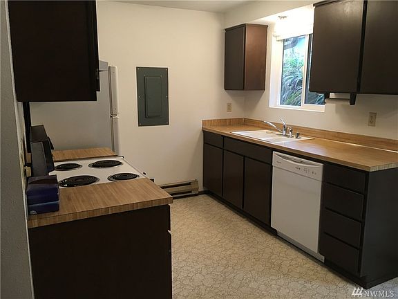 5th image of 6412 176th Pl NW