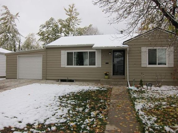 front of home with one car garage