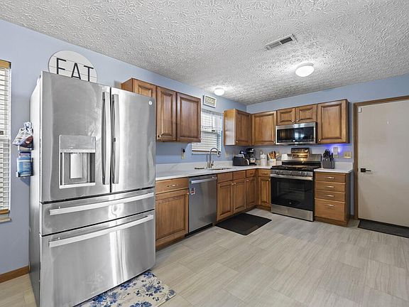 3rd image of 3926 Genteel Dr
