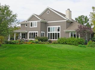 205 Muirfield Cir, North Prairie, WI 53153