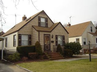 7634 266th St, New Hyde Park, NY 11040