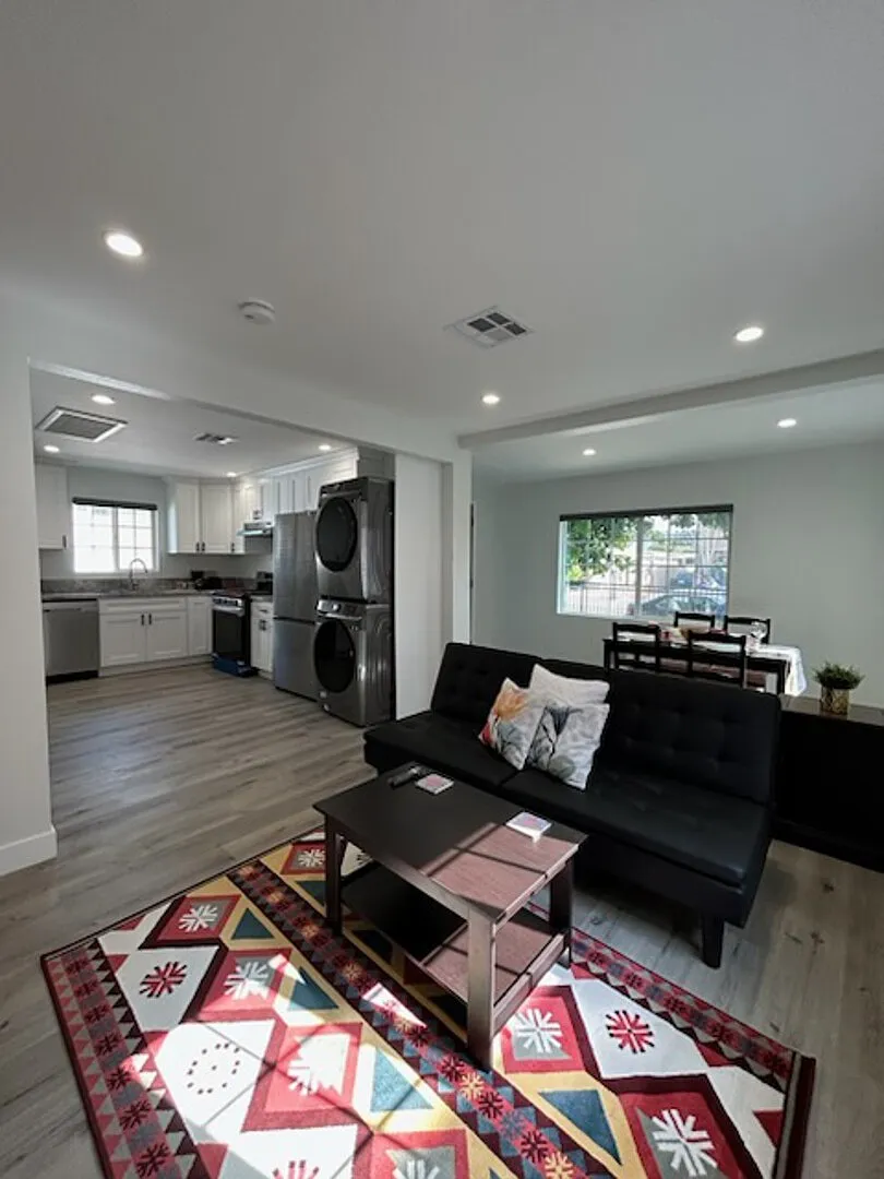Unique Modern House near Culver City, Pet-friendly — Photo 1