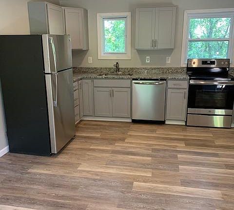 Open kitchen, all new everything