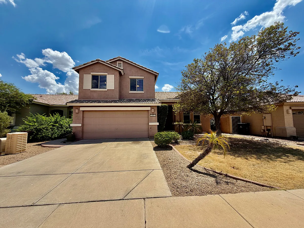3 bed, 2.5 bath, 1833 sqft, $2,199 — Photo 1