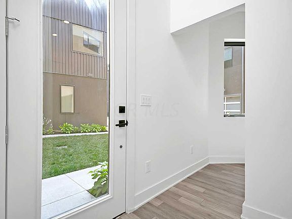 4th image of 810 Senco Ln #20