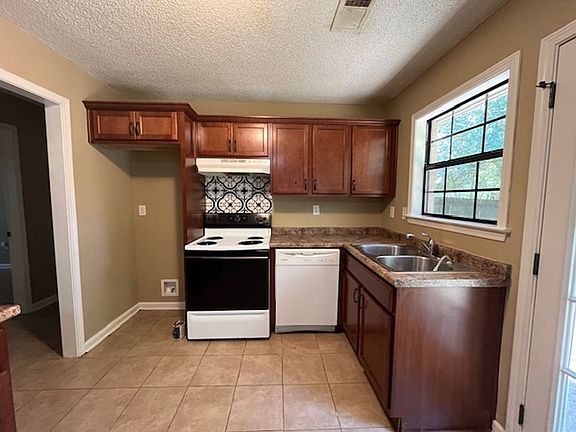 3rd image of 5551 Winterwood Dr