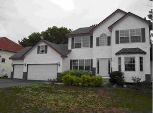 890 Sterling St S, Maplewood, MN 55119