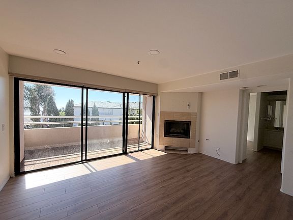 5th image of 5726 La Jolla Blvd Unit 207