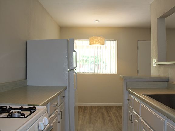 3rd image of 530 E Mariposa St #00